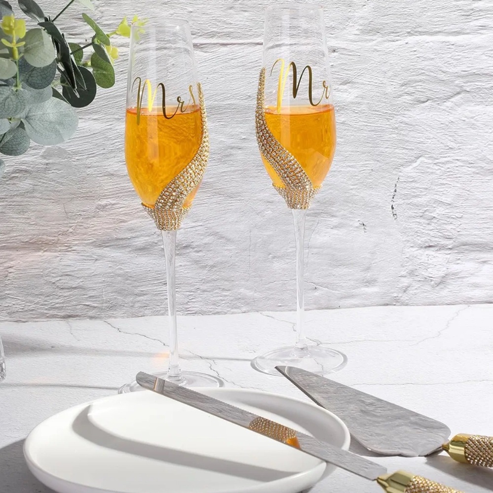 Gold and Silver Champagne Flute and Cake Set - Picture 3 of 5